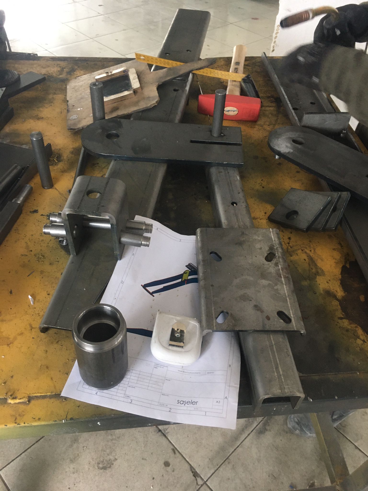 Savunma ve otomotiv sanayisi için Berceste Maden tarafından özel üretilmiş, hassas toleranslı alüminyum CNC yedek parça 