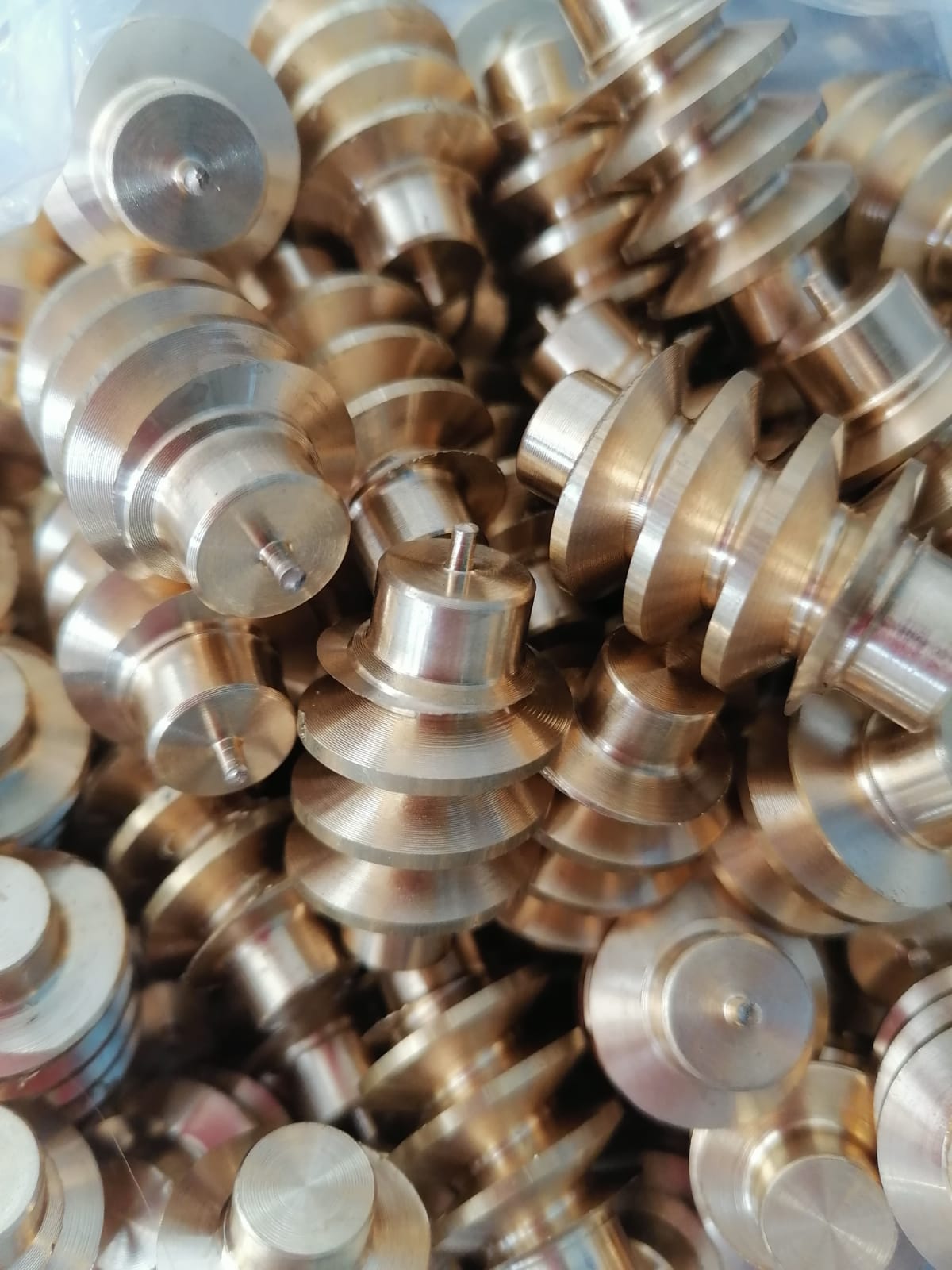 Savunma ve otomotiv sanayisi için Berceste Maden tarafından özel üretilmiş, hassas toleranslı alüminyum CNC yedek parça 