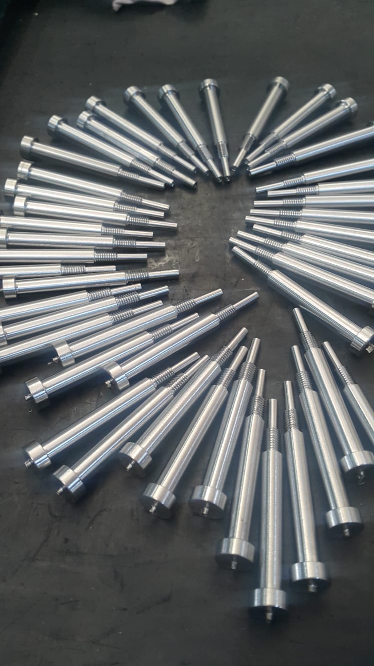 Savunma ve otomotiv sanayisi için Berceste Maden tarafından özel üretilmiş, hassas toleranslı alüminyum CNC yedek parça 