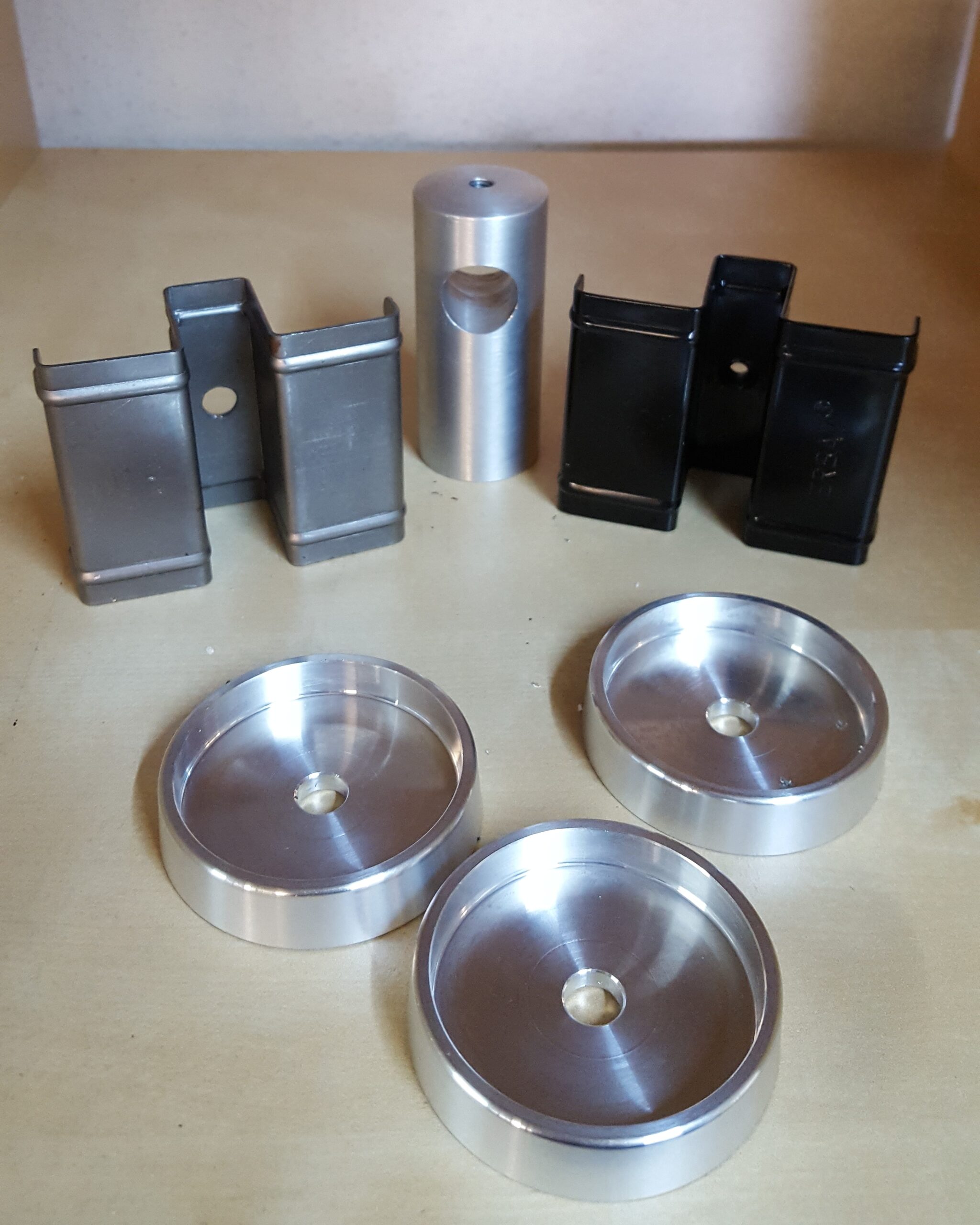 Savunma ve otomotiv sanayisi için Berceste Maden tarafından özel üretilmiş, hassas toleranslı alüminyum CNC yedek parça 