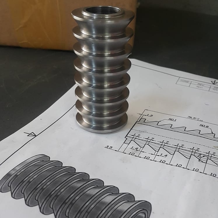 Savunma ve otomotiv sanayisi için Berceste Maden tarafından özel üretilmiş, hassas toleranslı alüminyum CNC yedek parça 